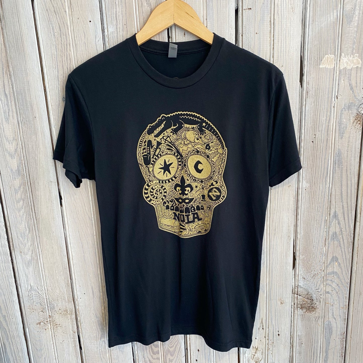 Nola Skull Unisex Tee-black/gold